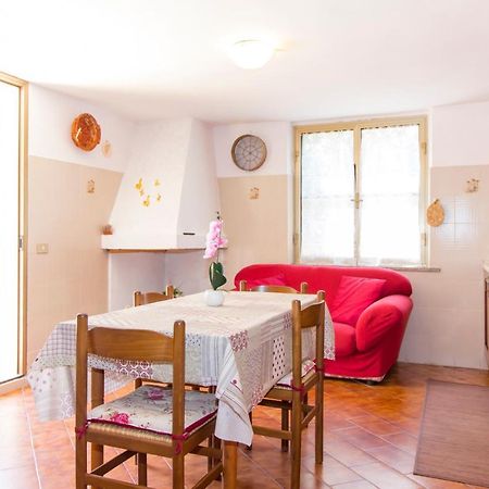 Appartamenti In Villa Con Ampio Giardino Esterno Posada  Exterior foto