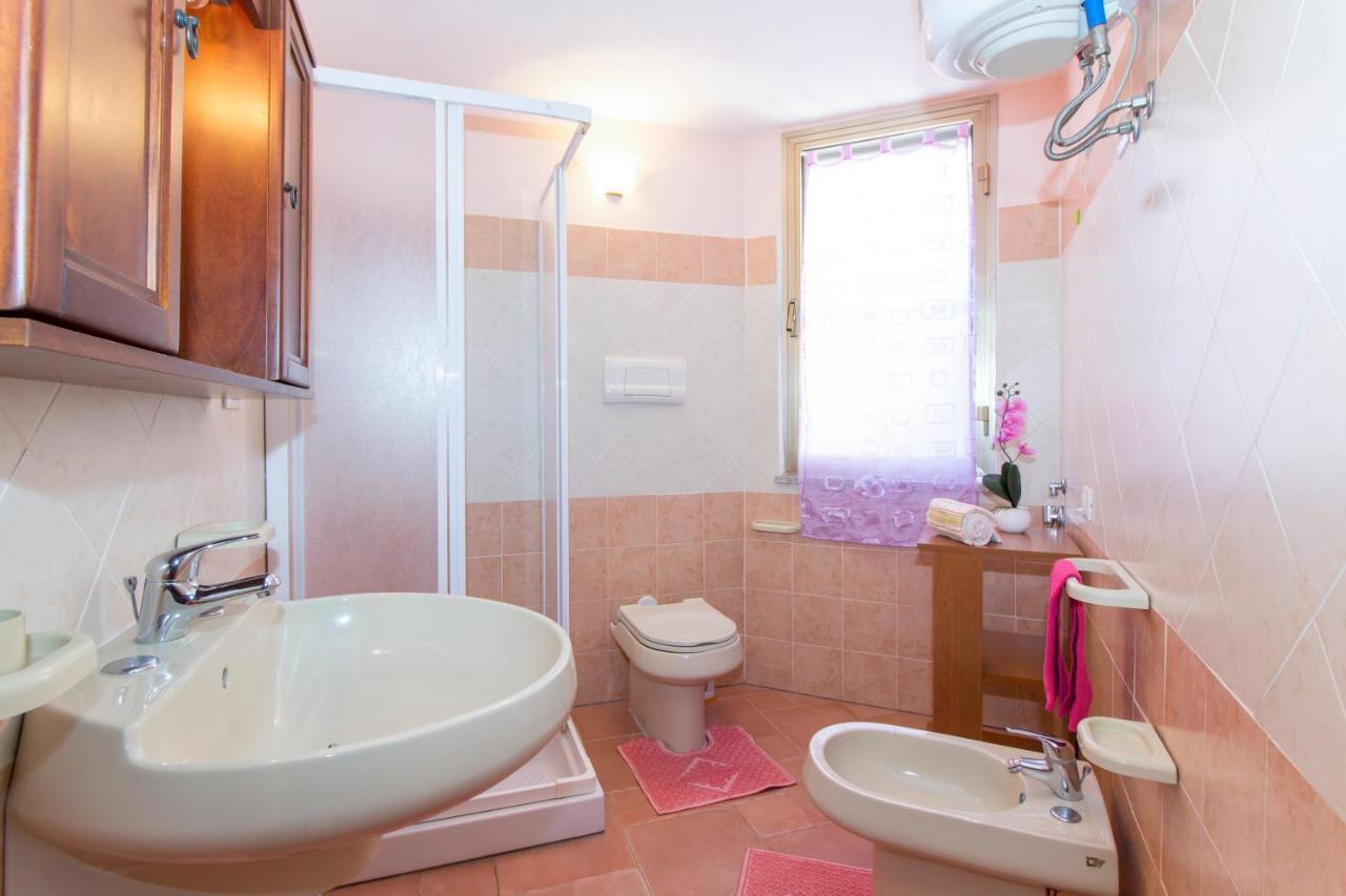 Appartamenti In Villa Con Ampio Giardino Esterno Posada  Exterior foto