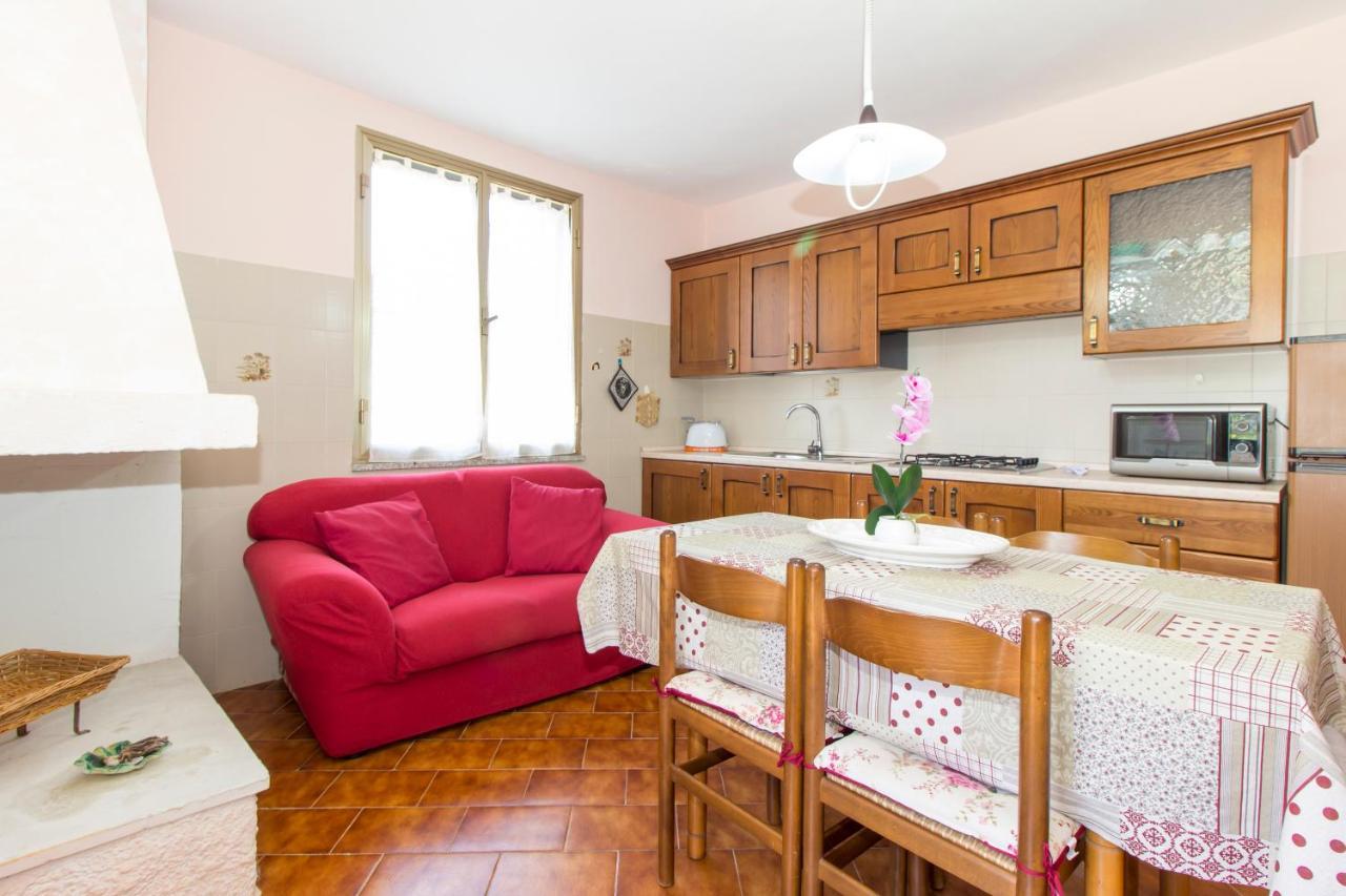 Appartamenti In Villa Con Ampio Giardino Esterno Posada  Exterior foto