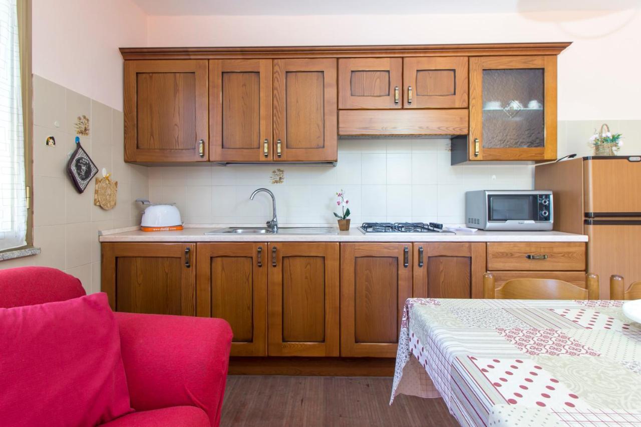 Appartamenti In Villa Con Ampio Giardino Esterno Posada  Exterior foto
