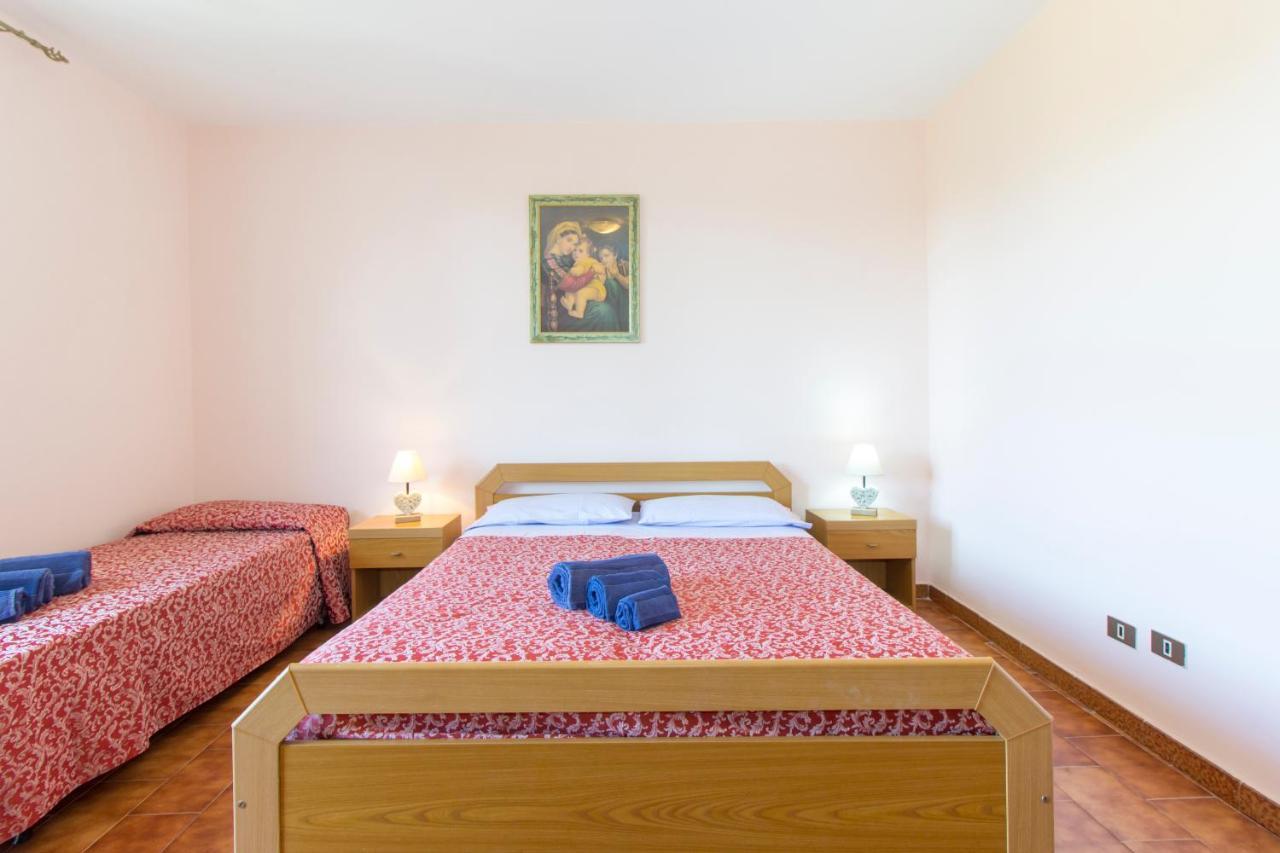 Appartamenti In Villa Con Ampio Giardino Esterno Posada  Exterior foto