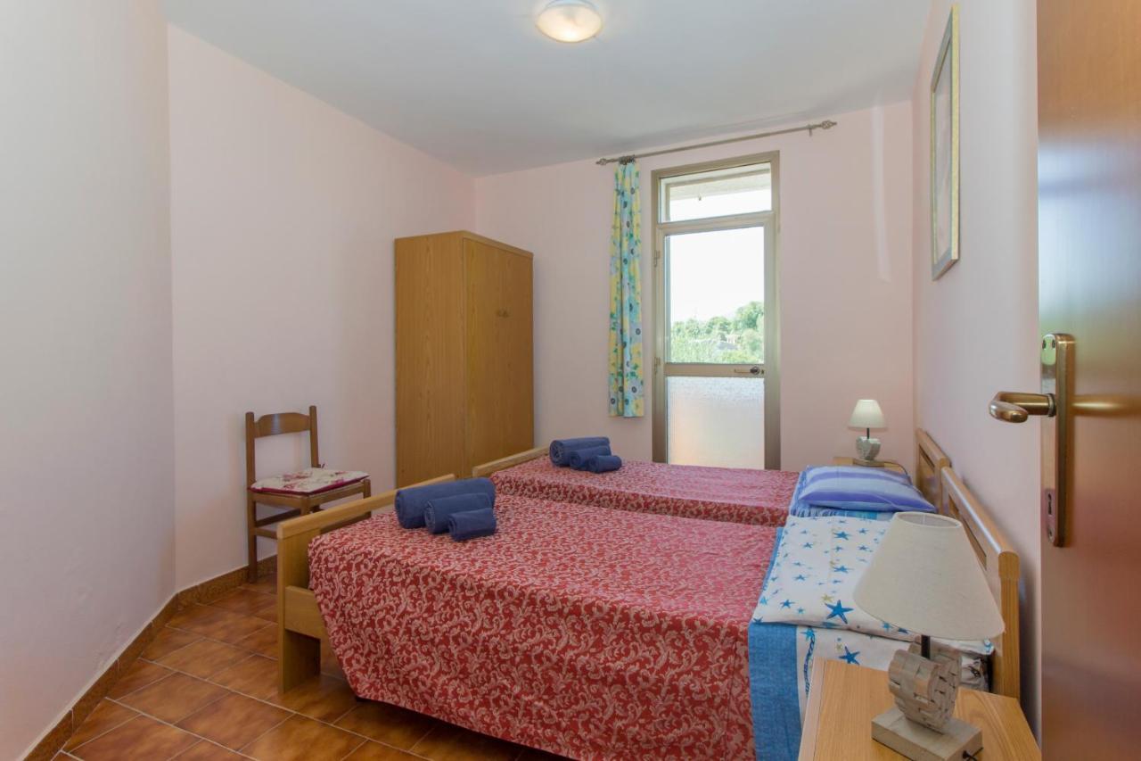 Appartamenti In Villa Con Ampio Giardino Esterno Posada  Exterior foto