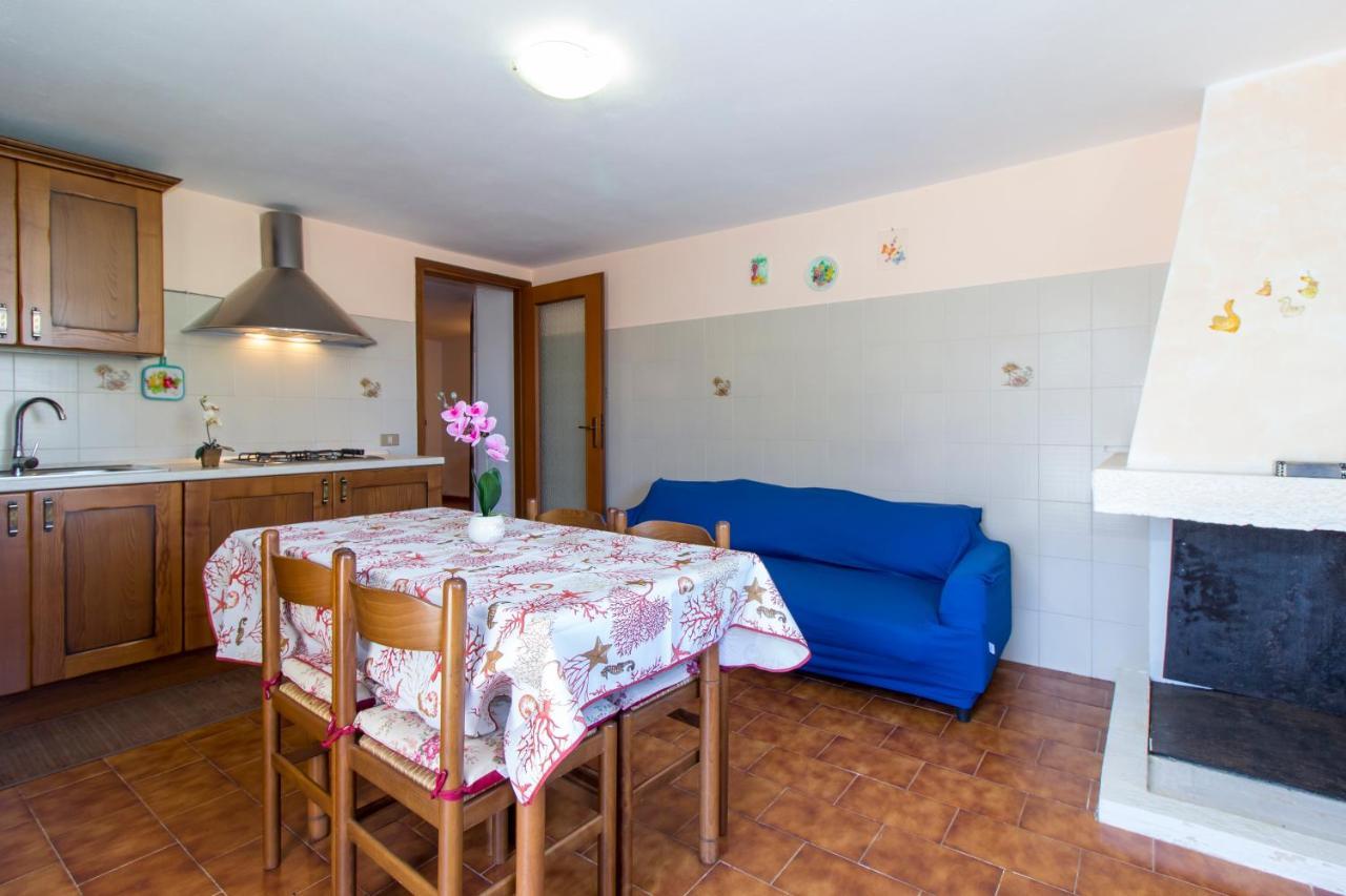 Appartamenti In Villa Con Ampio Giardino Esterno Posada  Exterior foto