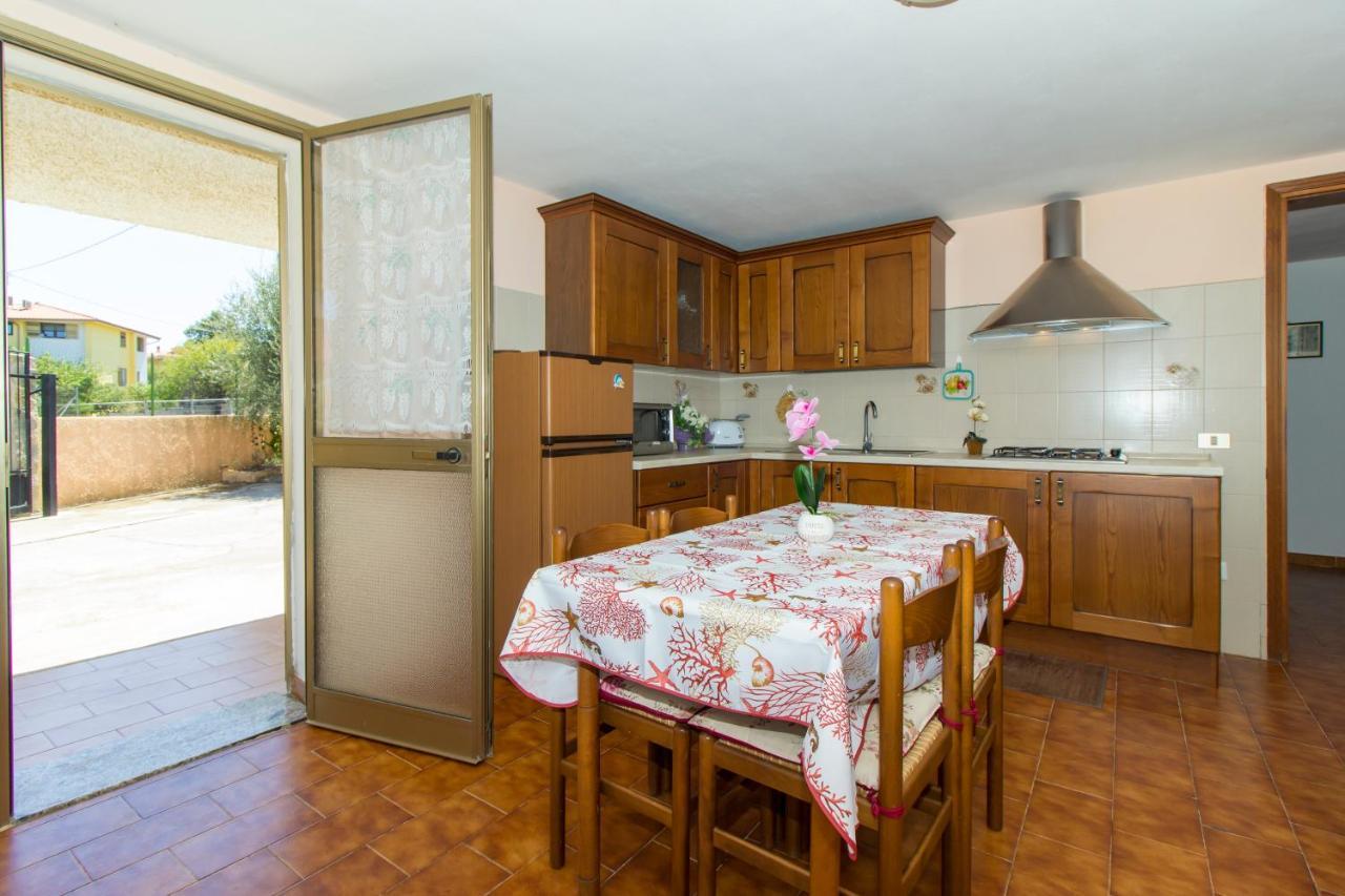 Appartamenti In Villa Con Ampio Giardino Esterno Posada  Exterior foto