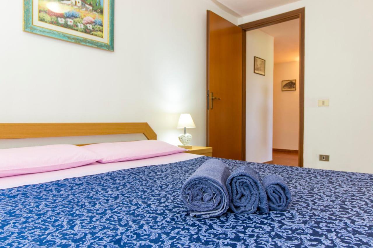 Appartamenti In Villa Con Ampio Giardino Esterno Posada  Exterior foto